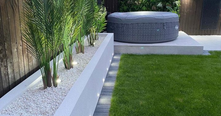 20 Eye-Catching Landscaping Ideas for a Beautiful Fence