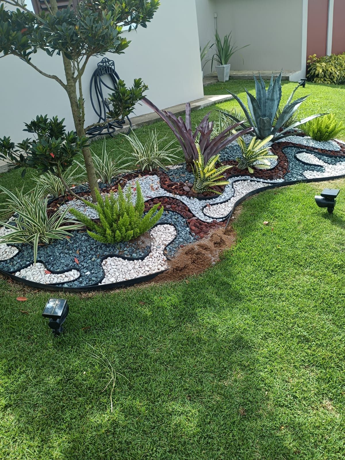 21 Creative Small Stone Garden Ideas for Stylish Yards