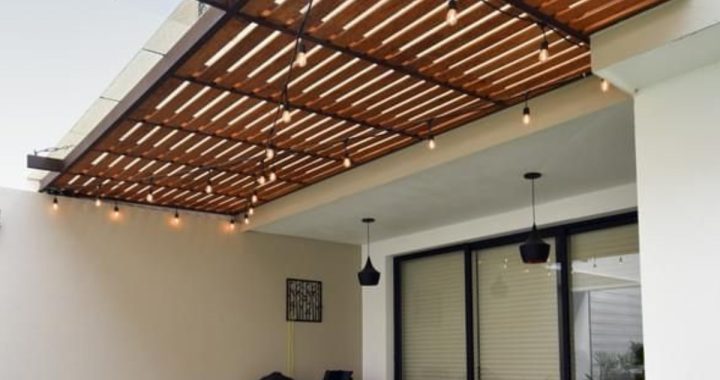 26 Attached Pergola Ideas That You’ll Like