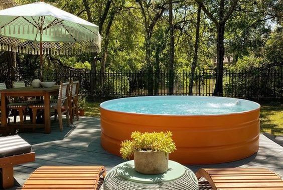 35 Great Outdoor Hot Tub Ideas