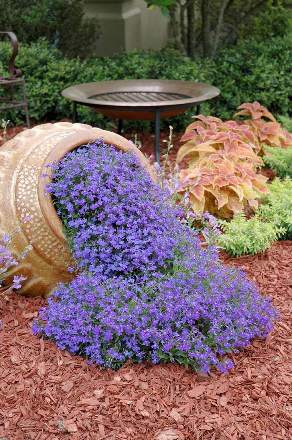 20 Spilled Flower Pot Ideas to Brighten Up Your Garden Landscape 20 Spilled Flower Pot Ideas to Brighten Up Your Garden Landscape