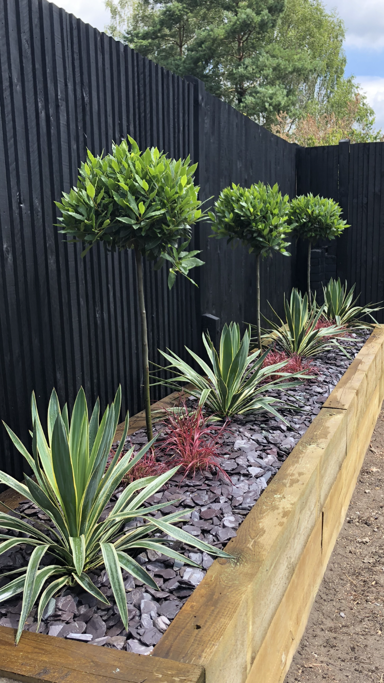 32 Gorgeous Landscaping Ideas for Along Your Fence 32 Gorgeous Landscaping Ideas for Along Your Fence