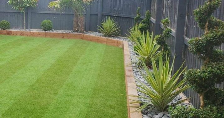 26 Charming Landscaping Ideas for Around Fences