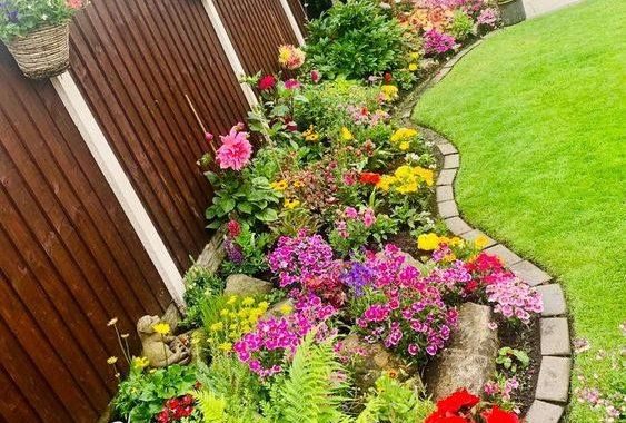 31 Inspiring Flower Font Yard Ideas to Transform Your Garden